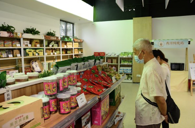 茜坑社區黨員重溫黨史憶初心 直播帶貨助扶貧酒業